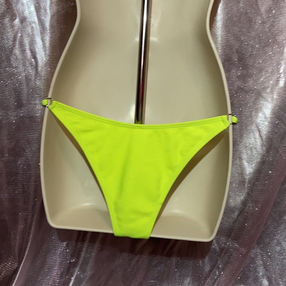 Bikini - Picture 6 of 7